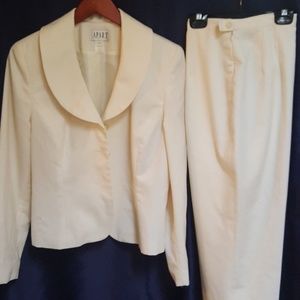 MISSY APART 2 PIECE SUIT OFF WHITE SIZE 10